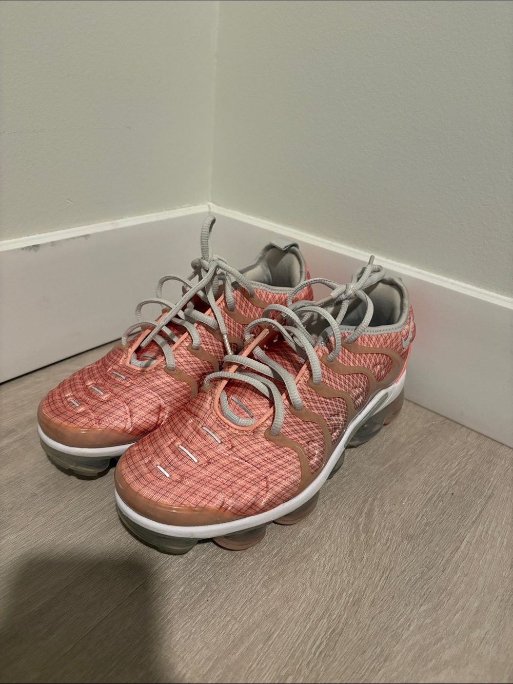 Nike Women’s Coral/Pearl Pink Air Bubble Athletic Sneakers